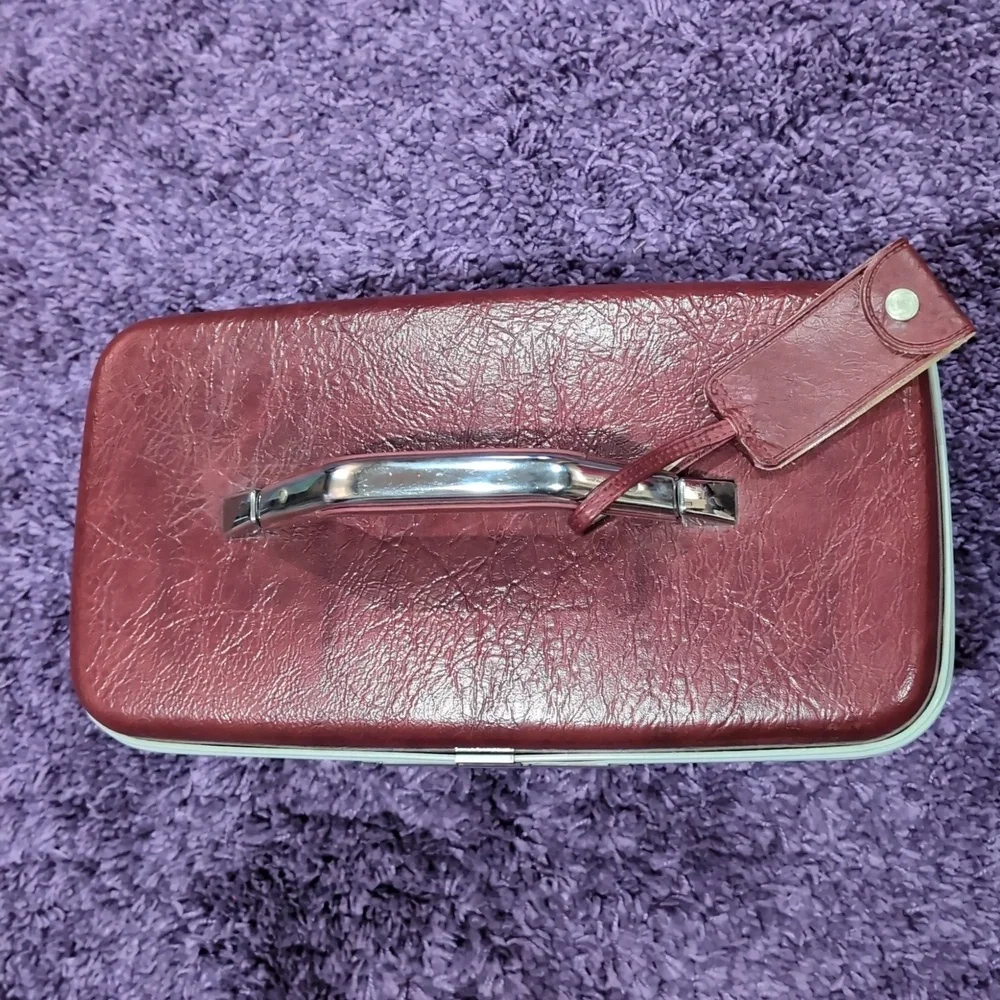 Vintage Samsonite Silhouette II Burgundy Red Train Clam Case No keys